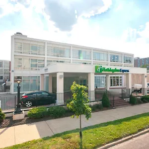 https://holiday-inn-express-st-louis-central-west-end-saint-louis.saint-louishotels.com